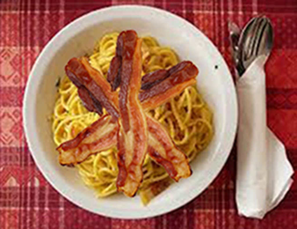 SPAGHETTI ALLA CARBONARA CON PANCETTA CROCCANTE, FUNGHI E PROFUMO DI CURRY blog TG24 la